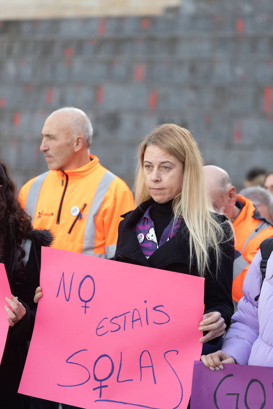 Concentración en Eibar junto a las gradas de la plaza Unzaga.