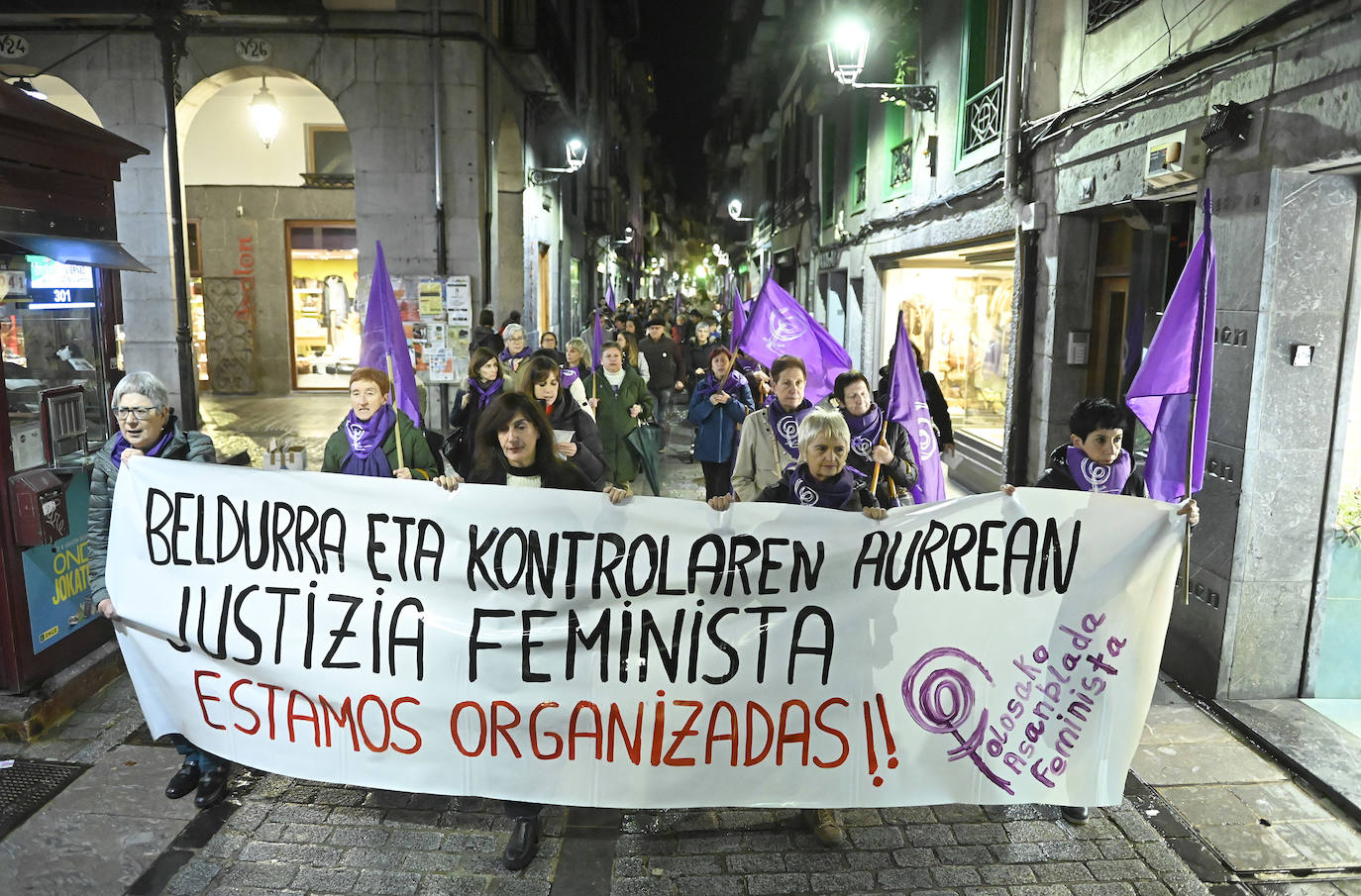 Manifestación recorriendo Tolosa.