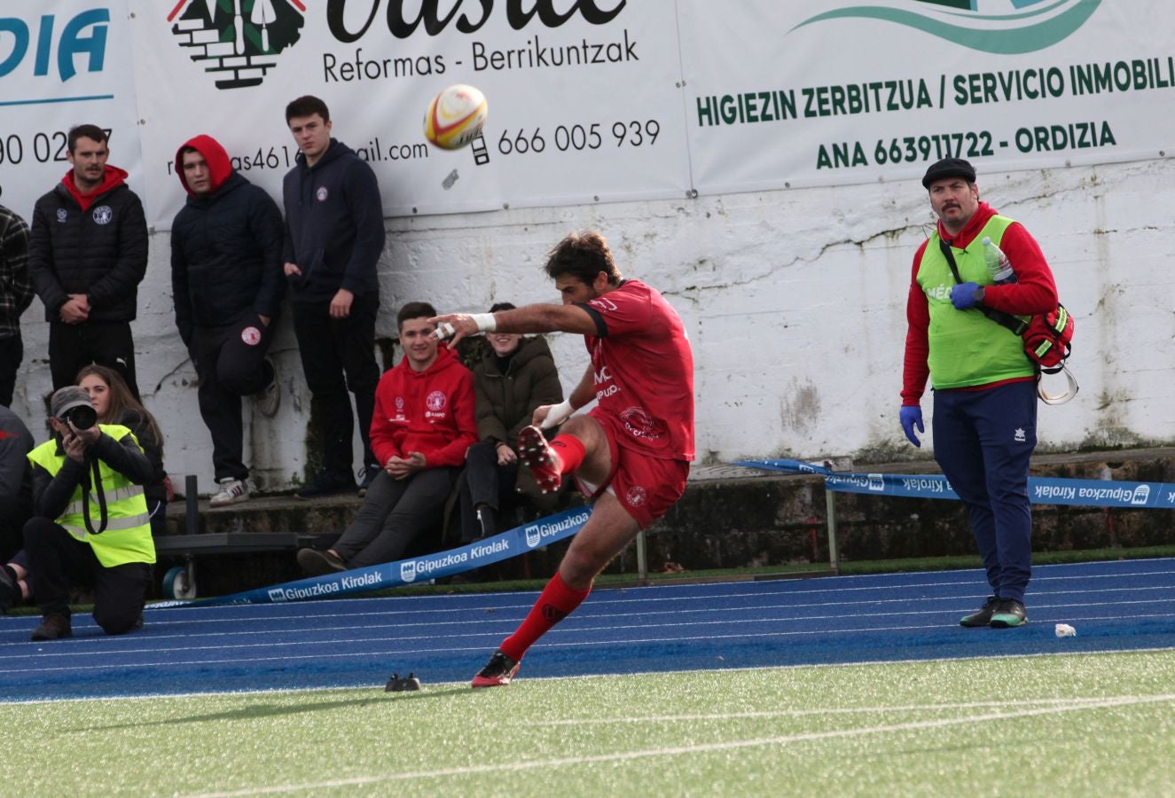 El Ampo Ordizia remonta un 13-27 en contra y Cruz transforma un ensayo en el último segundo para darle a los goierritarras la primera victoria en casa. 