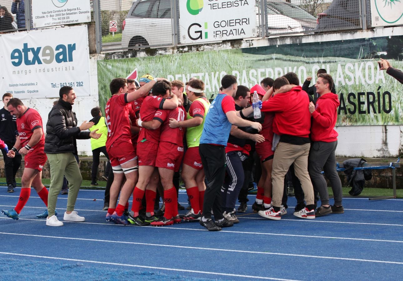 El Ampo Ordizia remonta un 13-27 en contra y Cruz transforma un ensayo en el último segundo para darle a los goierritarras la primera victoria en casa. 
