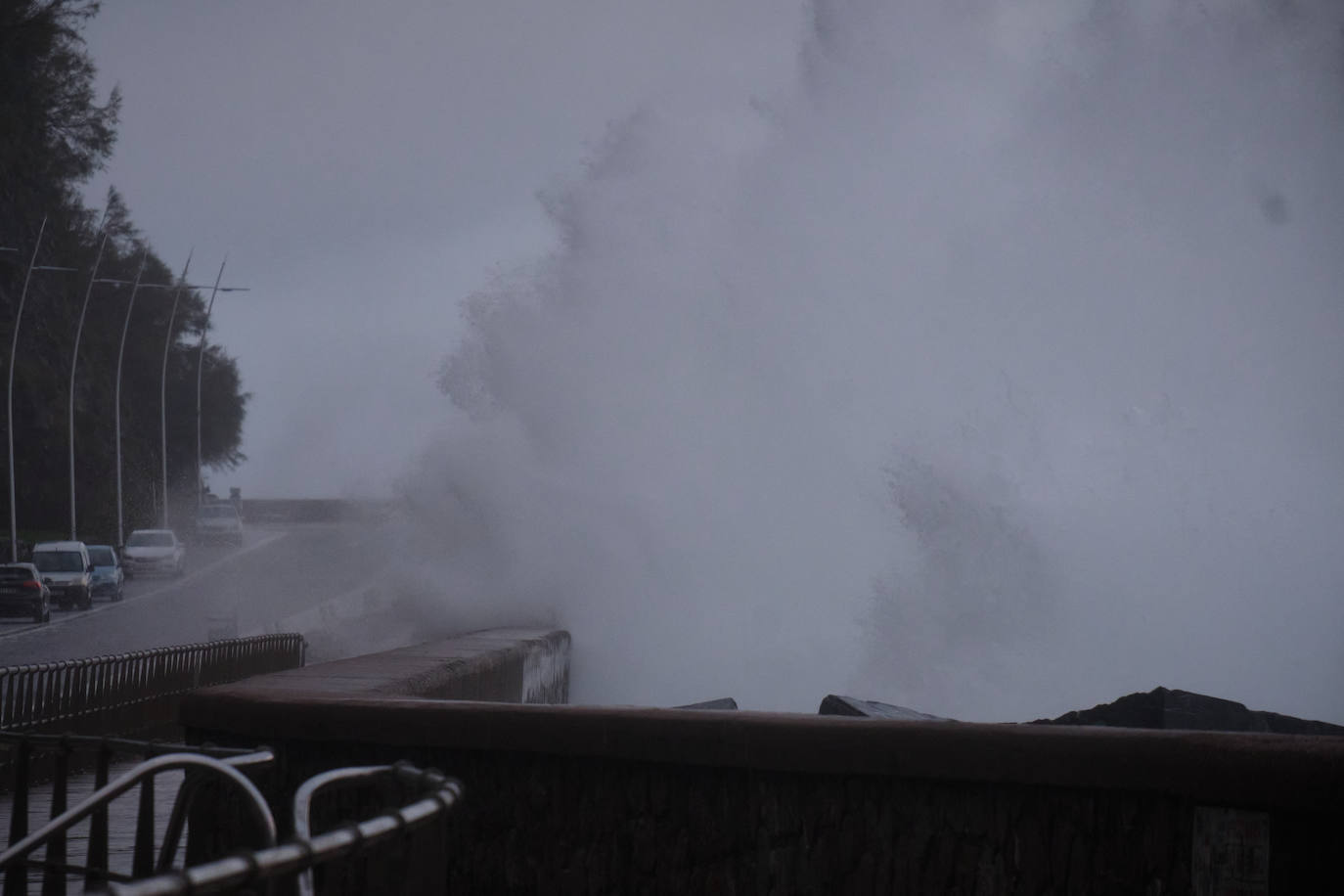 Fotos: Olas en el Paseo Nuevo de Donostia