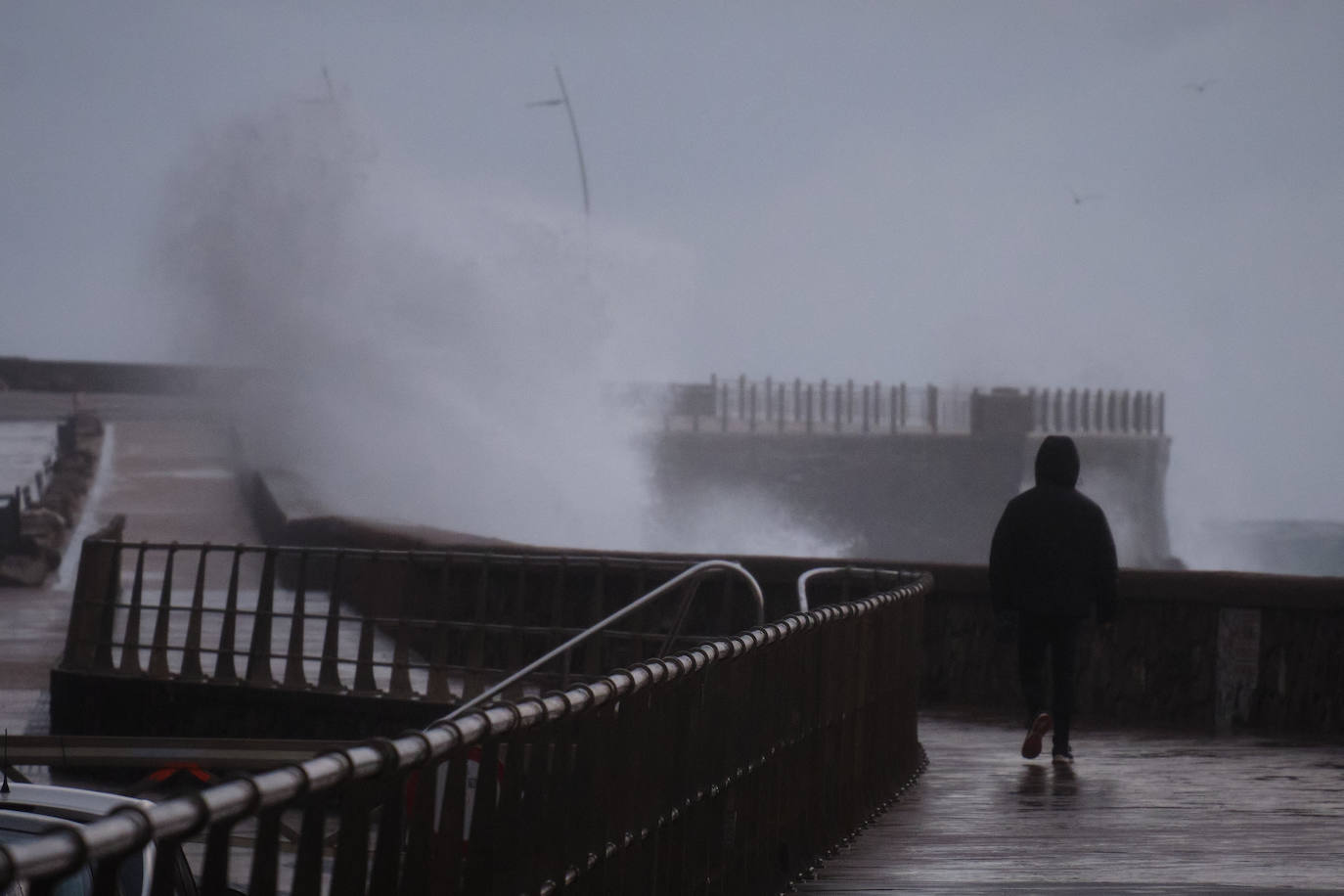 Fotos: Olas en el Paseo Nuevo de Donostia