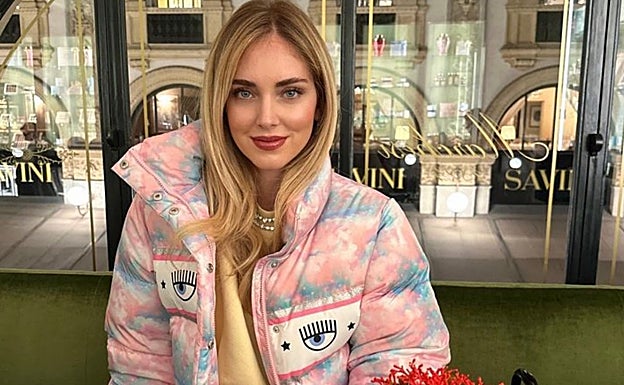 Chiara Ferragni con prendas de su firma.