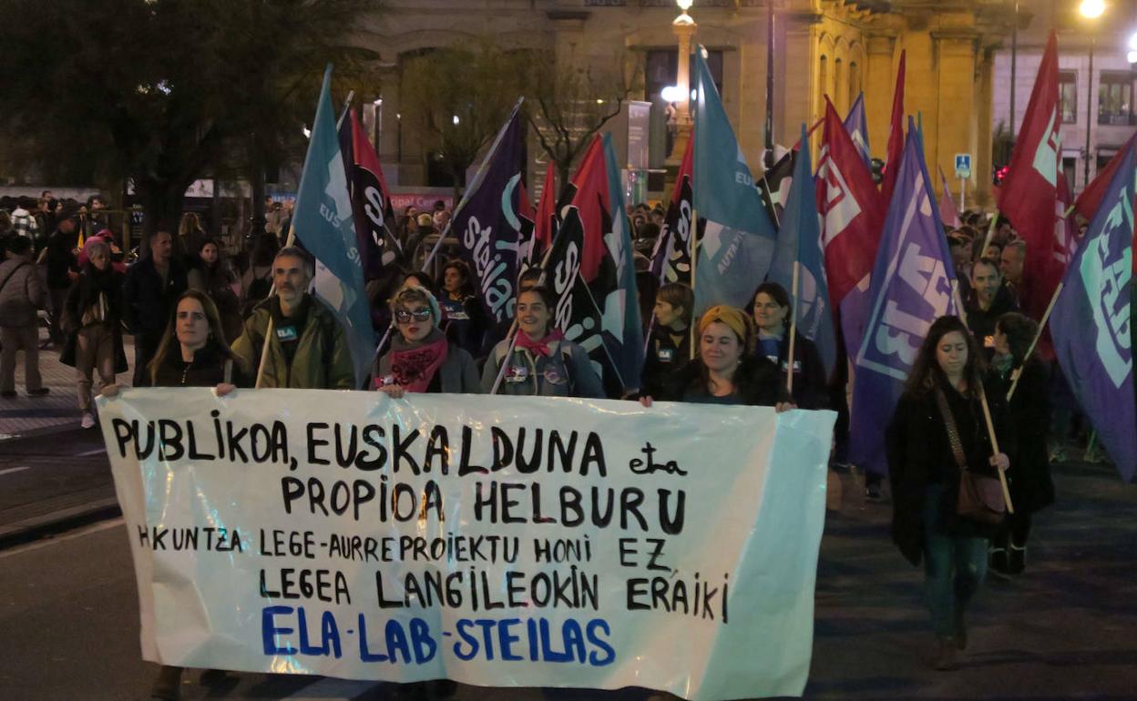Huelga en la educación pública: Los colegios públicos paran en la primera jornada de huelga contra el borrador de la ley vasca de Educación