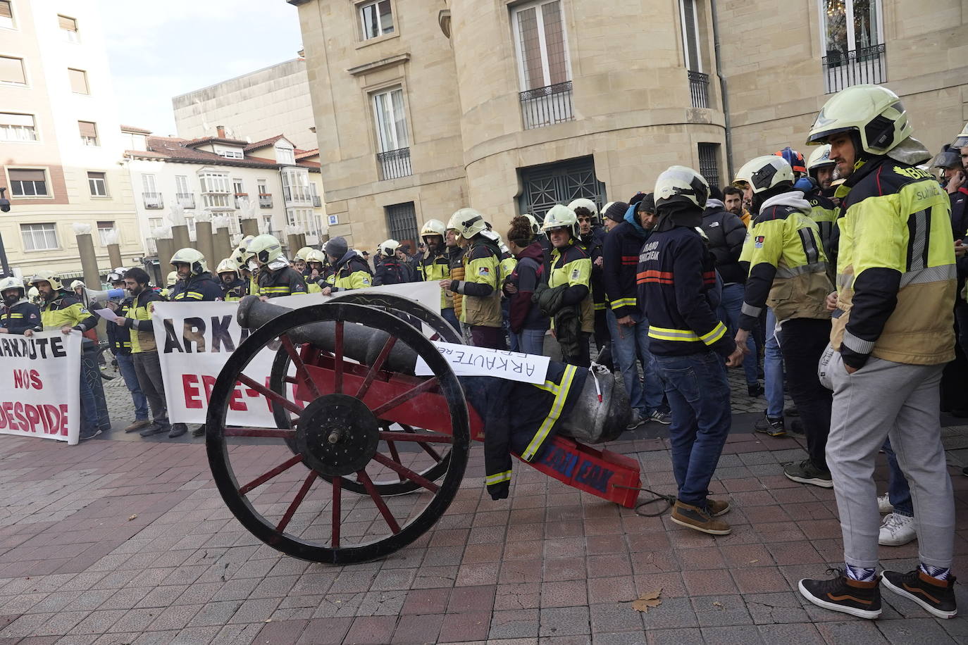 Fotos: Los bomberos vascos comienzan a movilizarse por «el desastre» de la OPE unificada
