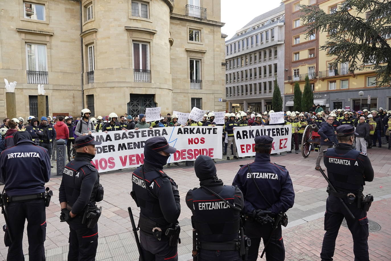 Fotos: Los bomberos vascos comienzan a movilizarse por «el desastre» de la OPE unificada