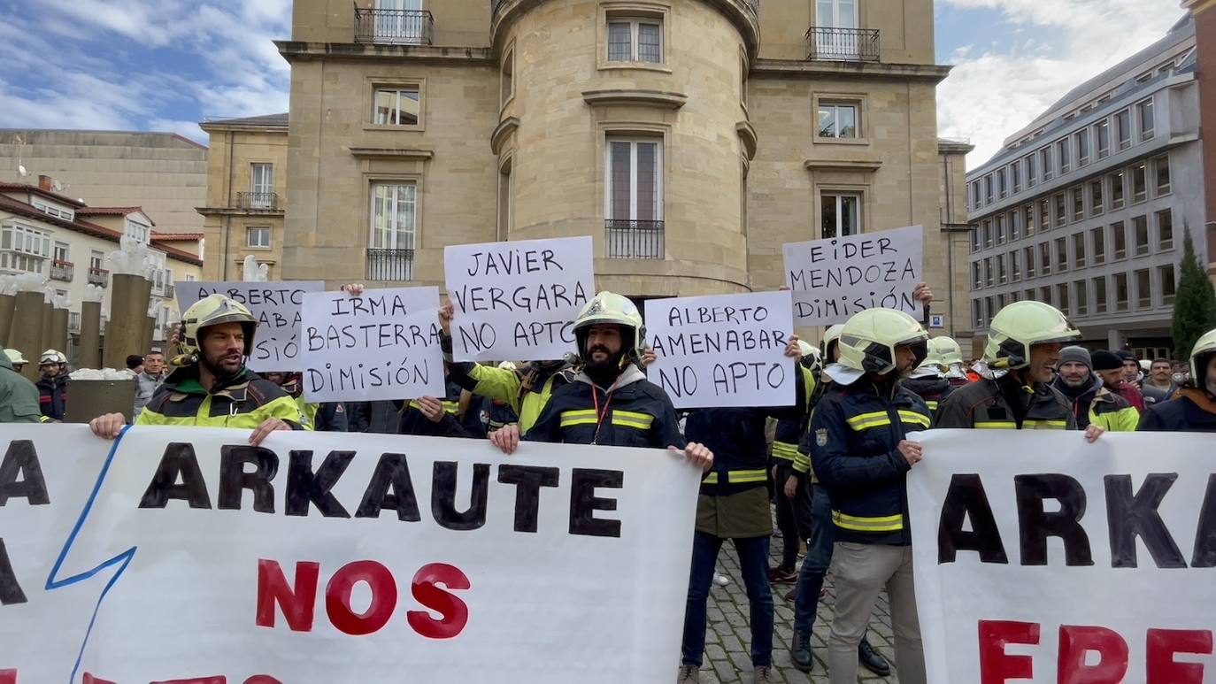 Fotos: Los bomberos vascos comienzan a movilizarse por «el desastre» de la OPE unificada