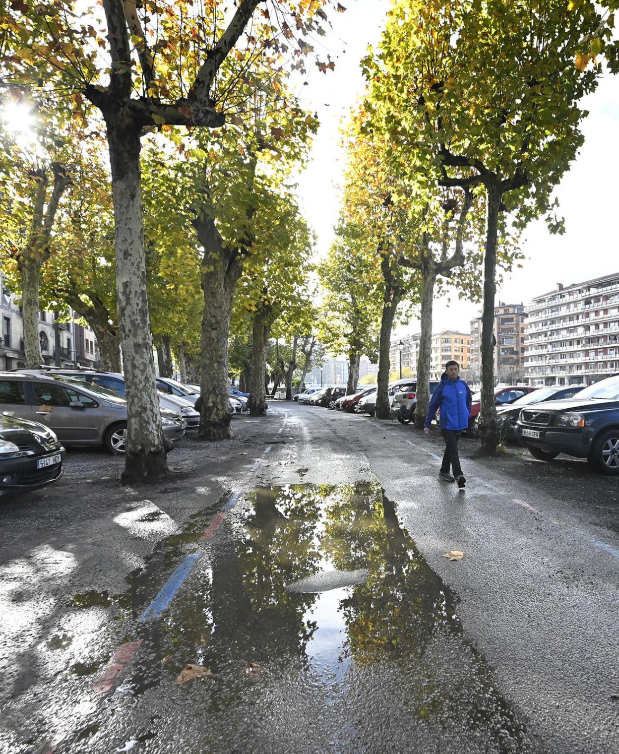 Imagen actual del Zumardi con los coches estacionados. 