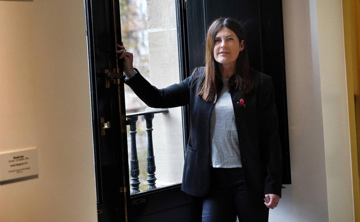 Miren Gorrotxategi, portavoz de Elkarrekin Podemos-IU en el Parlamento Vasco, posa en la Cámara en un receso del pleno ordinario del pasado jueves. 