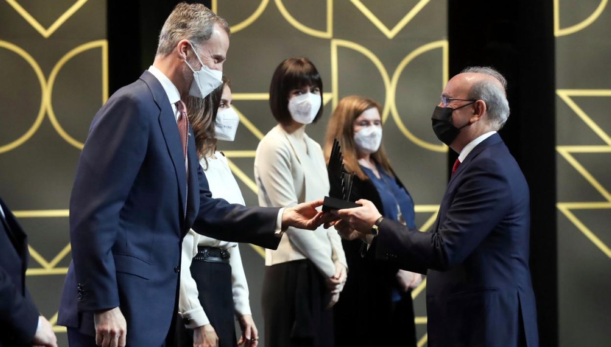 Anitua recibió de manos del Rey el Premio Nacional de Innovación. 