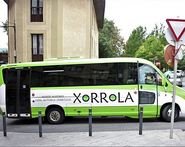 Oiartzungo auzoz-auzoko autobusa. 