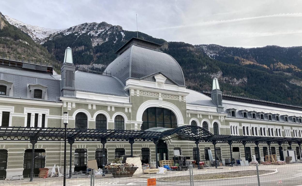 El cuerpo central de la estación acogerá la recepción del nuevo hotel.