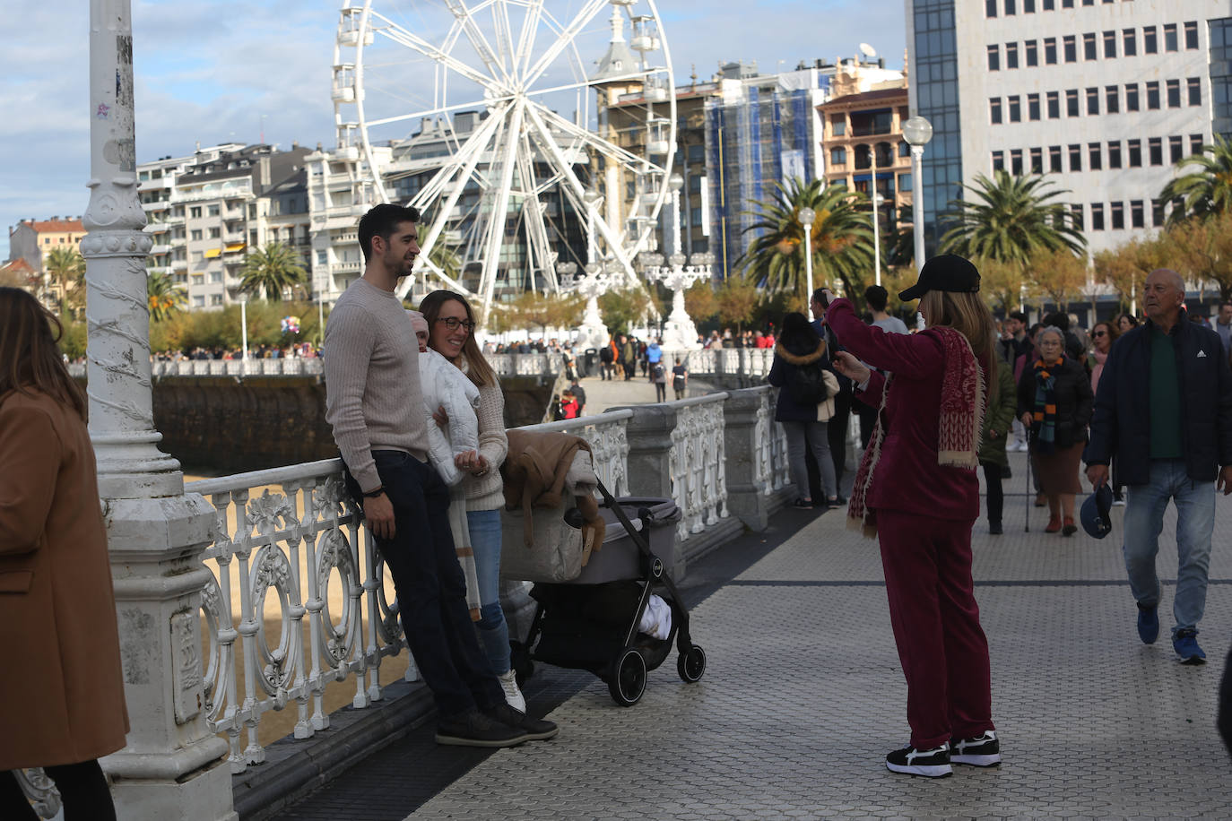 Fotos: Primer día de fiesta para los turistas en Donostia