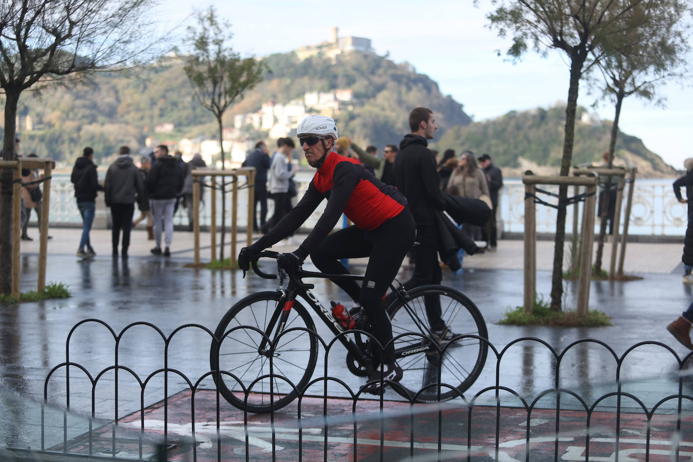 Fotos: Primer día de fiesta para los turistas en Donostia