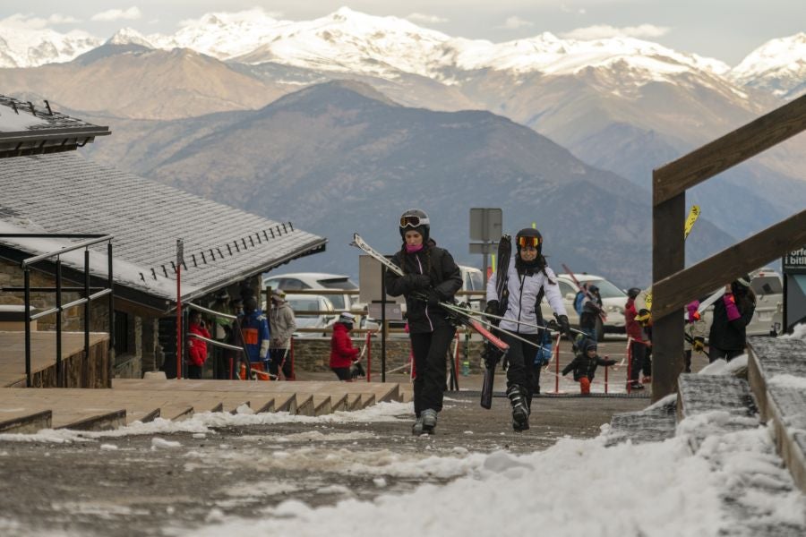 Fotos: El Pirineo inaugura la temporada de esquí