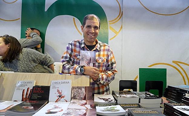 Kepa Iribarrek '72' ordu eleberria aurkeztu du. 