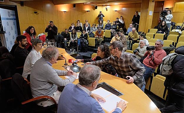 Los jefes de servicio de la OSI Donostiladea, antes de la comparecencia de este miércoles.