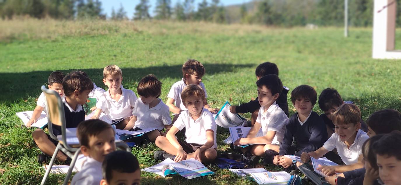 Eraingo ikasleek artearekin gozatzen dute