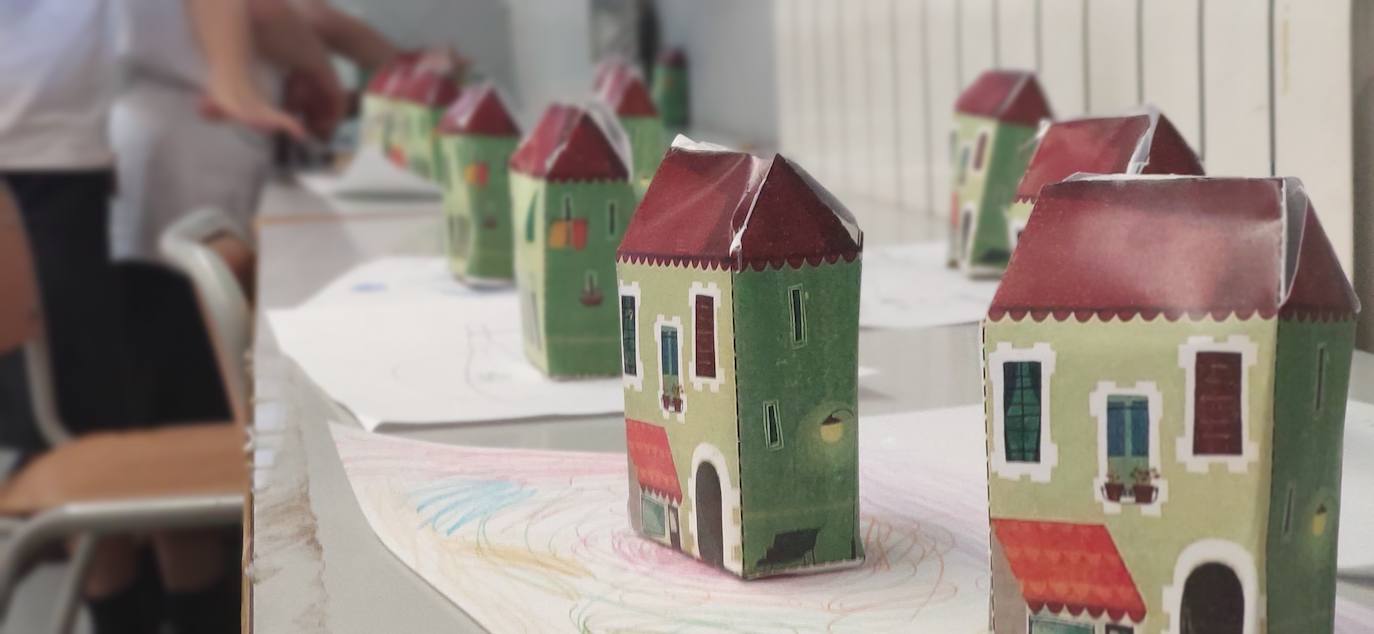 Eraingo ikasleek artearekin gozatzen dute