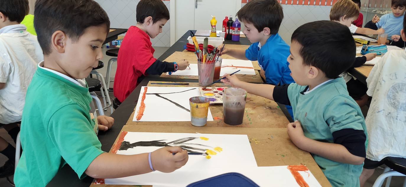 Eraingo ikasleek artearekin gozatzen dute