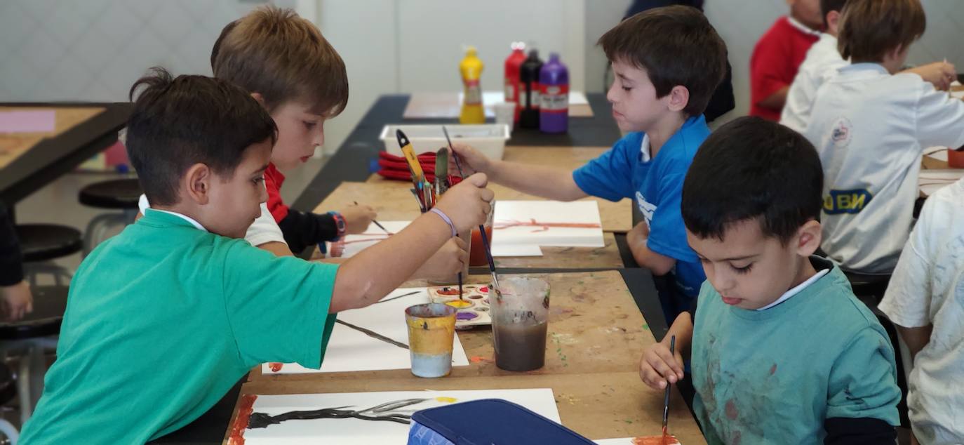 Eraingo ikasleek artearekin gozatzen dute