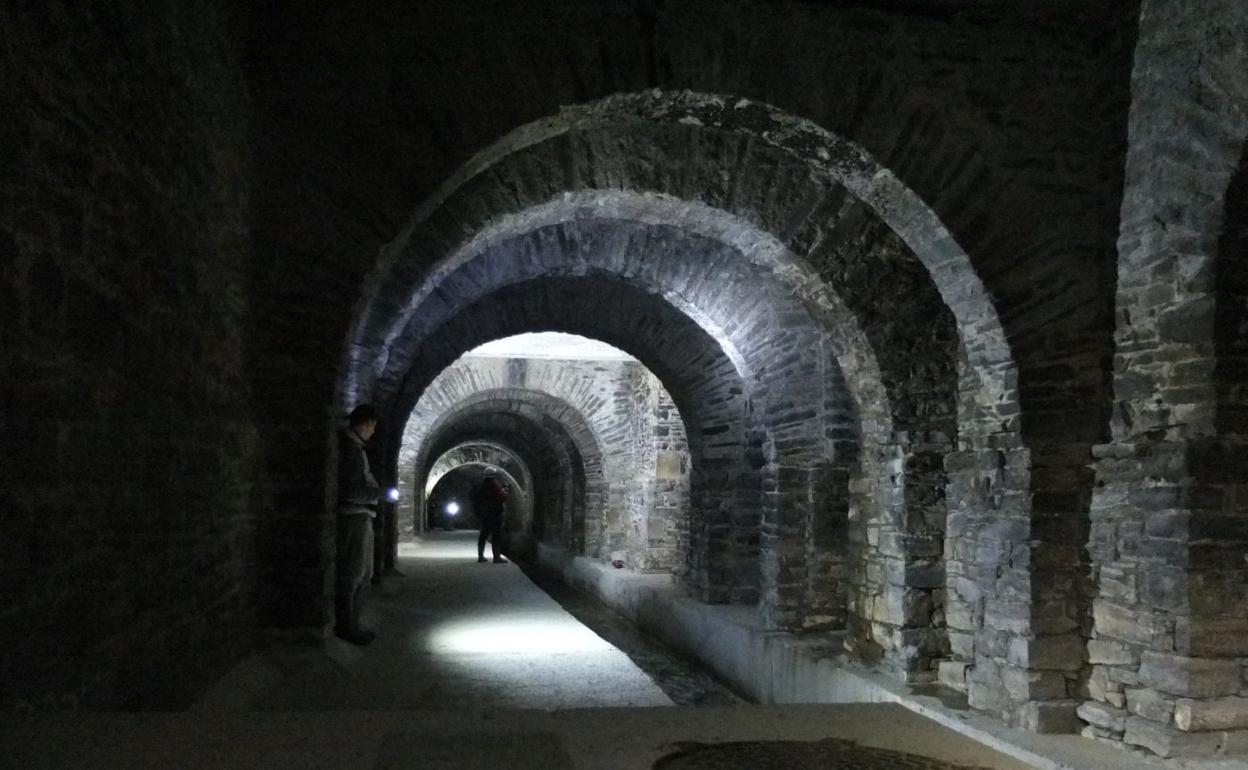 El subterráneo de la Casa Consistorial está lleno de arcos antiguos, galerías y pasadizos más propios de los antiguos monumentos de Roma.