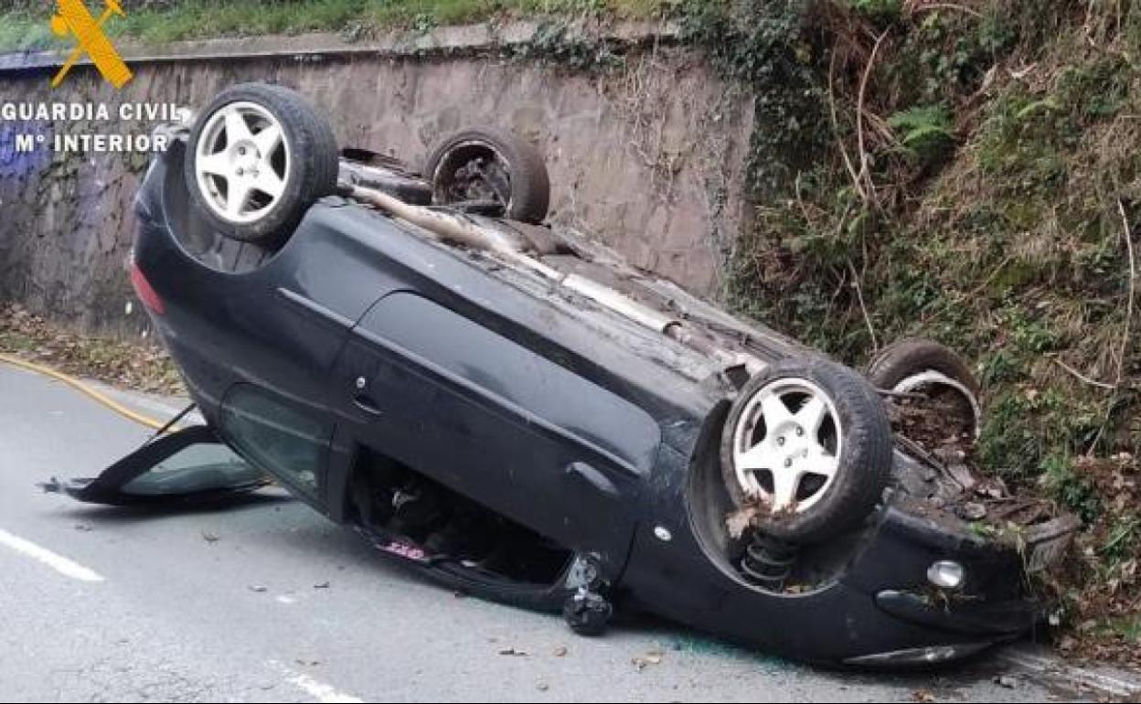 Estado en el que quedó el vehículo tras volcar.