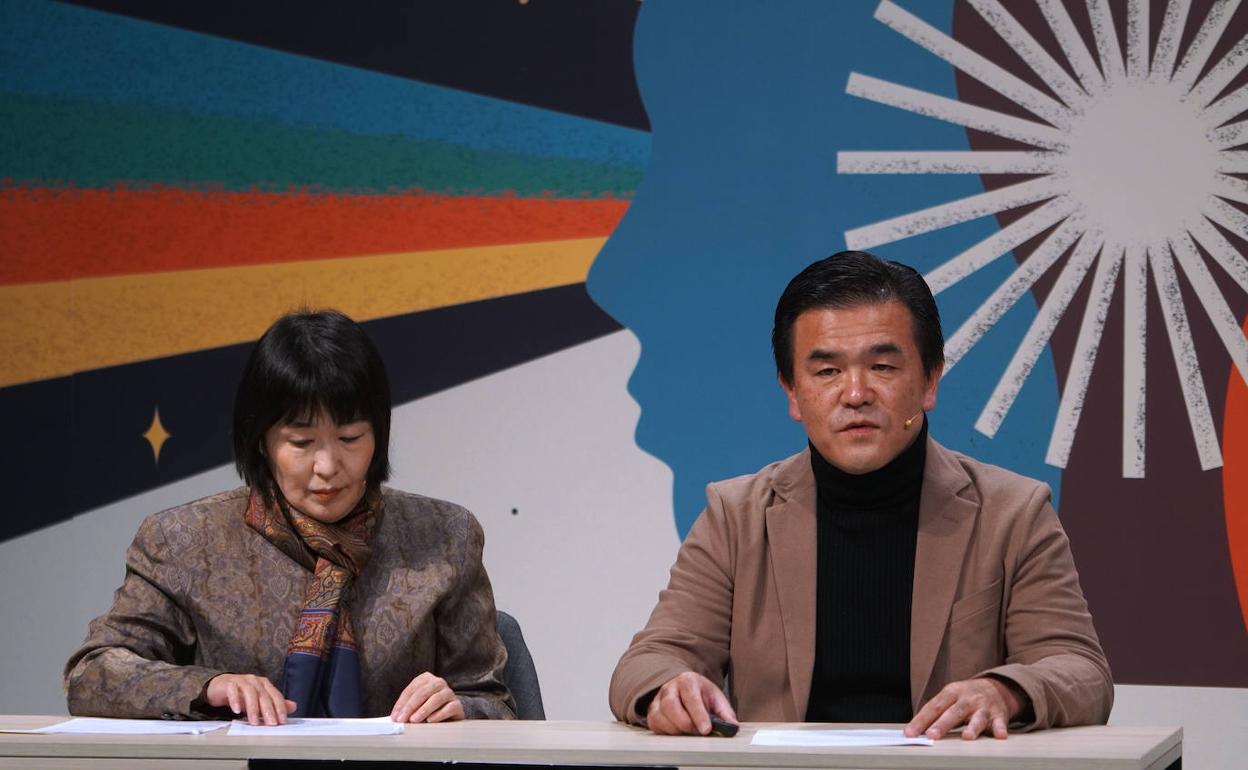 Ishii Hisao eta interprete lanetan aritu den Keiko Suzuki.