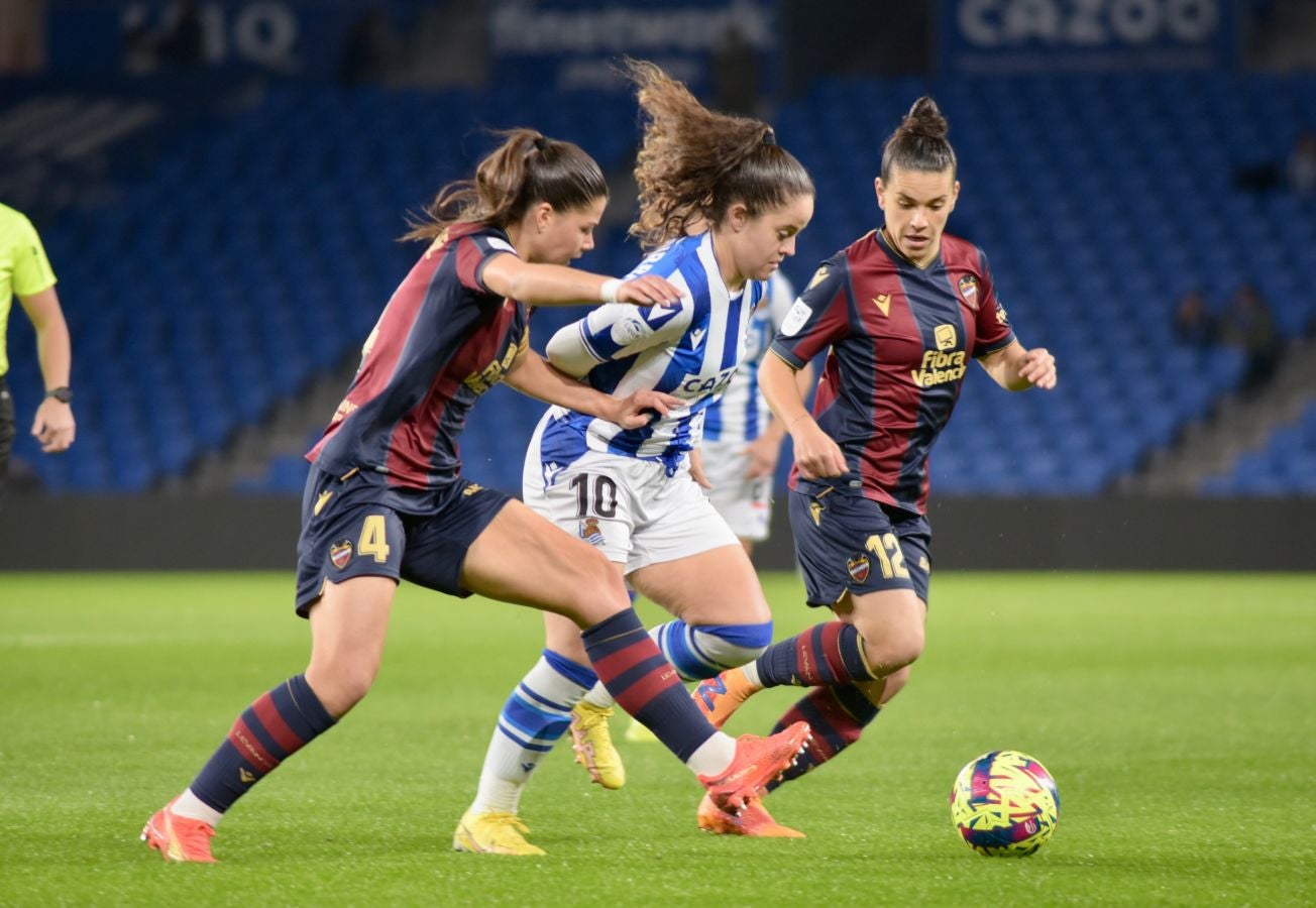 Fotos: La Real cae en casa ante un rival directo