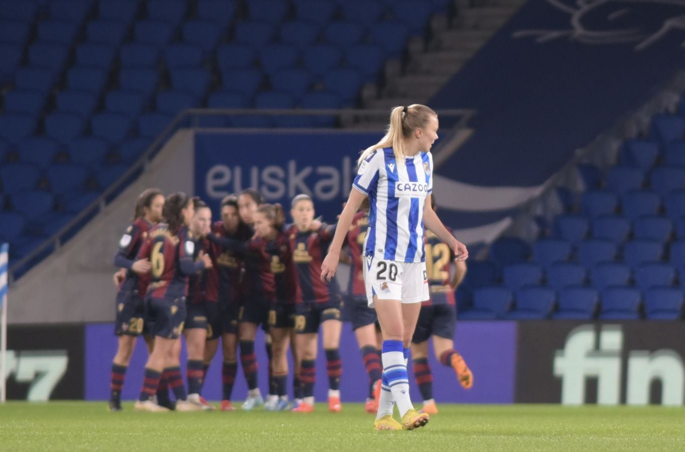 Fotos: La Real cae en casa ante un rival directo