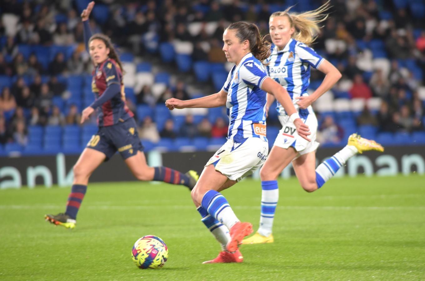 Fotos: La Real cae en casa ante un rival directo