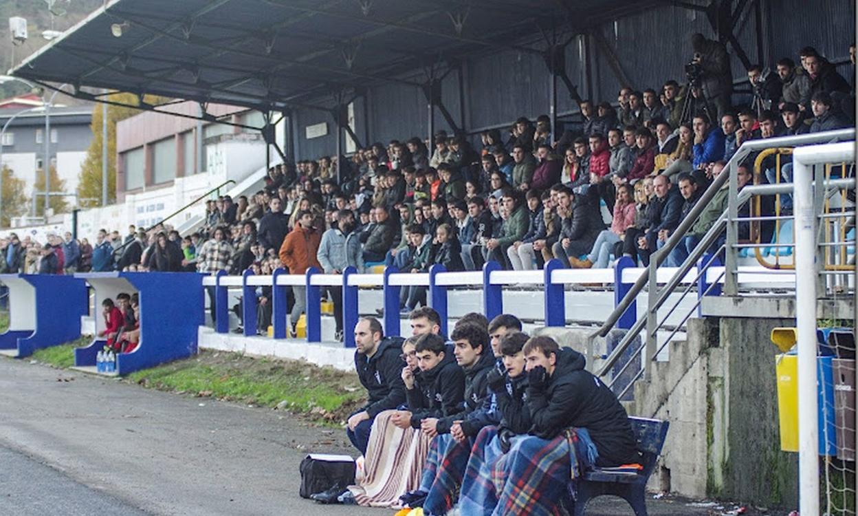 El Bergara sintió el calor del numeroso público en el estreno pero no pudo brindarle una victoria. 