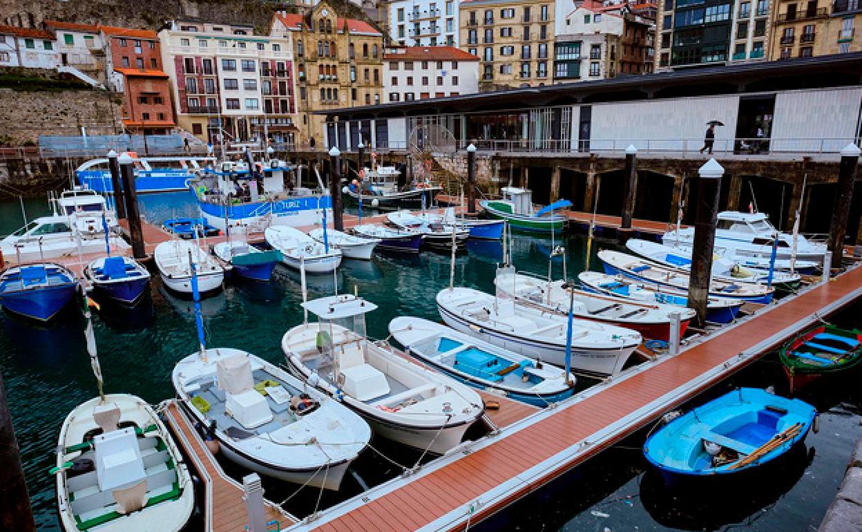 Tapia reconoce «errores» en la adjudicación de amarres del muelle de San Sebastián, que han sido «subsanados»
