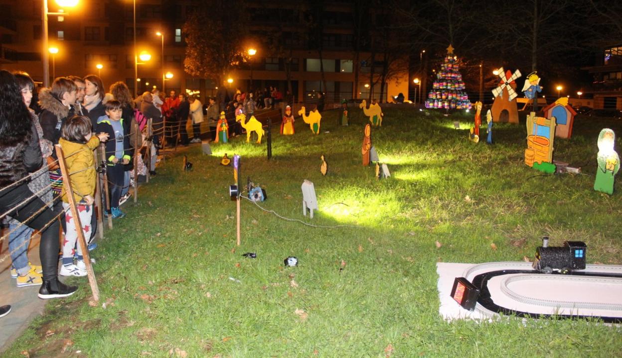 La plaza Etxeberri acogerá esta tarde nuevamente el encendido de las luces de Navidad. 