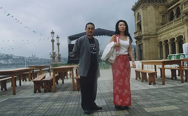 Los pianistas japoneses Yosuke Yamashita y Aki Takase en el exterior del Ayuntamiento en 1996. 
