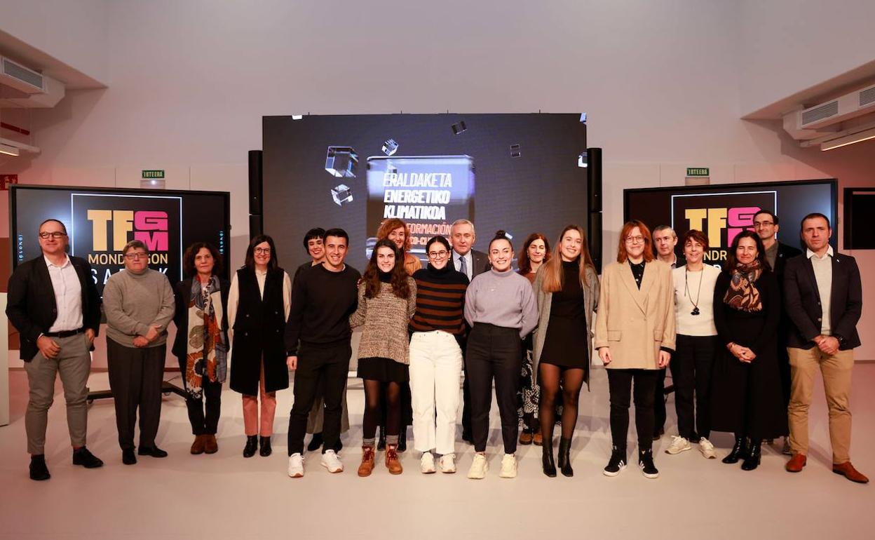 Irabazleak eta antolatzaileen ordezkariak, 