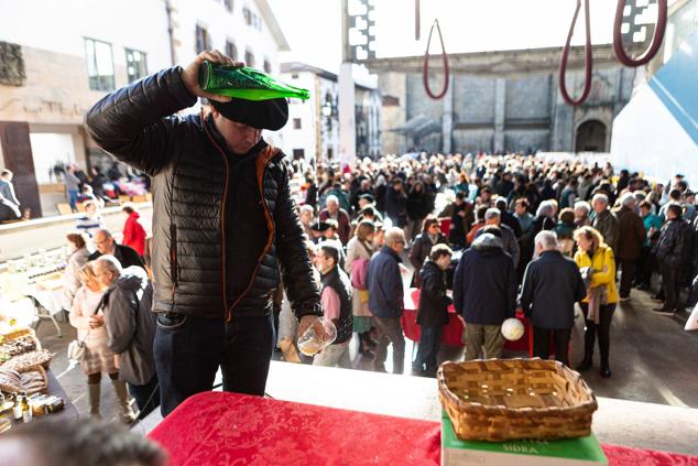 Fotos: Multitudinaria Feria de Santo Tomás en Usurbil