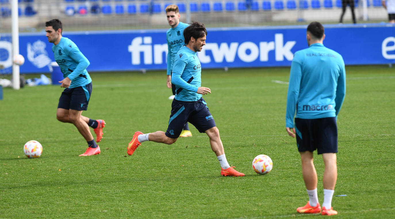 Fotos: Los realistas se ejercitan en Zubieta