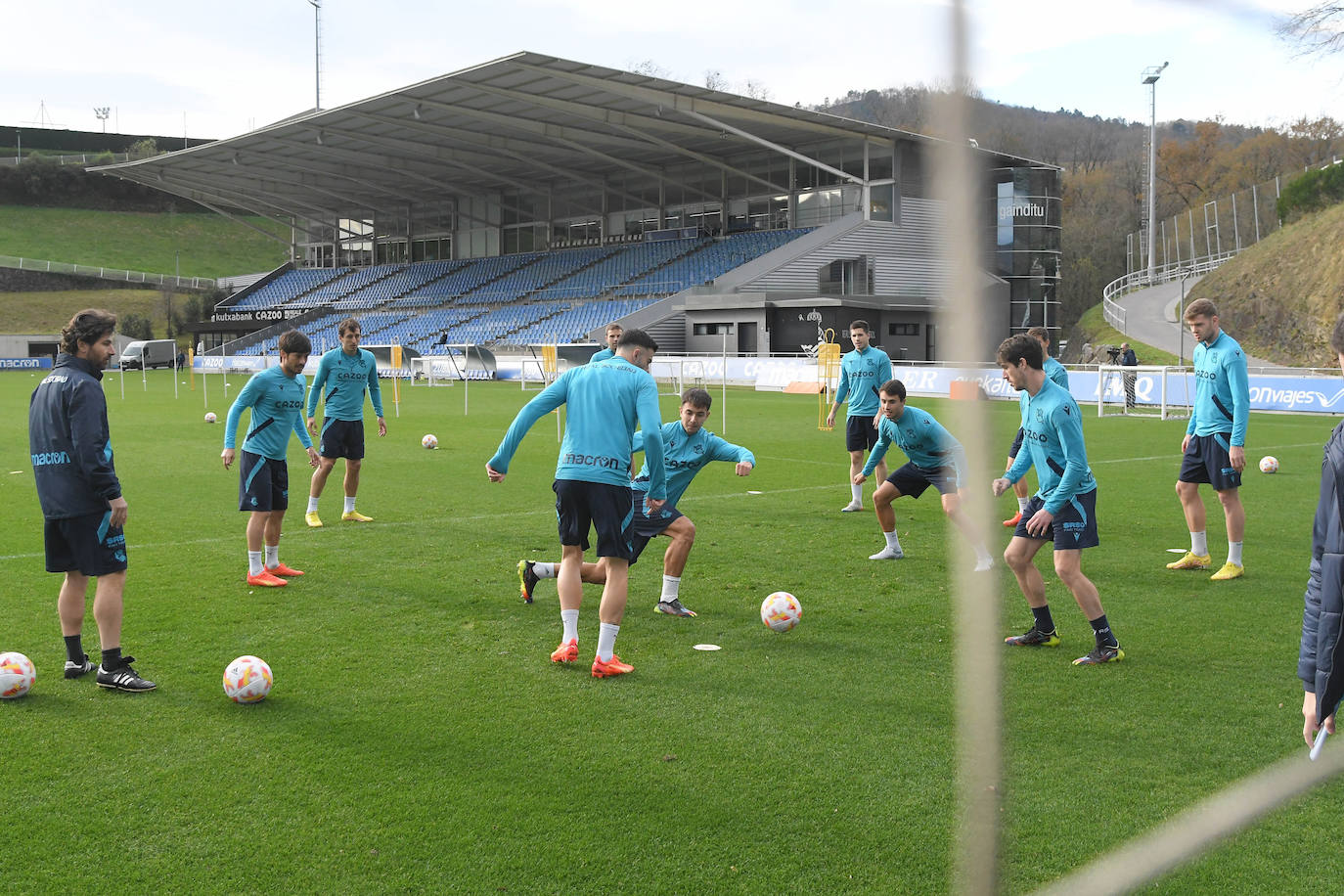 Fotos: Los realistas se ejercitan en Zubieta