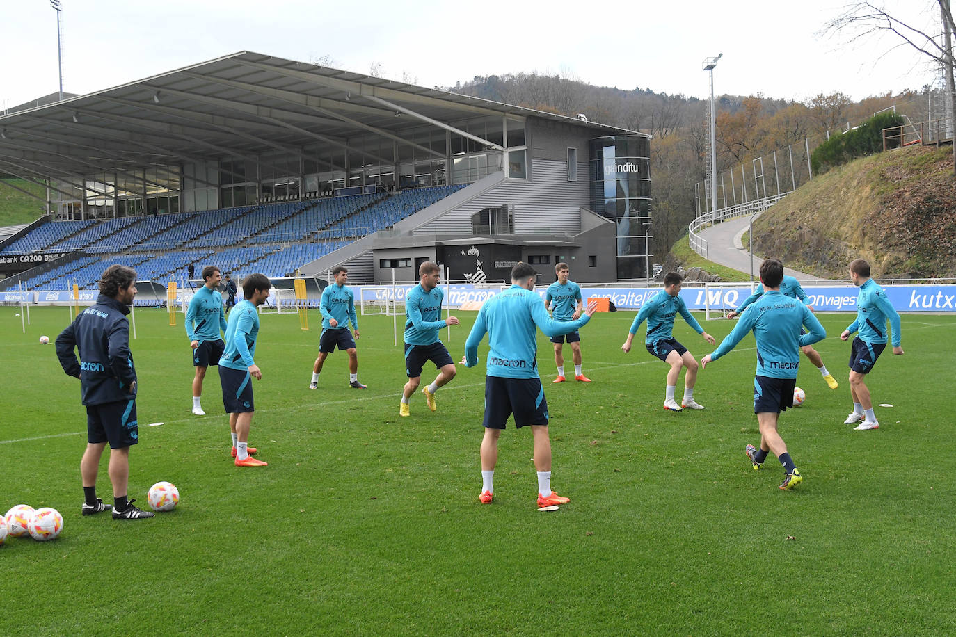 Fotos: Los realistas se ejercitan en Zubieta