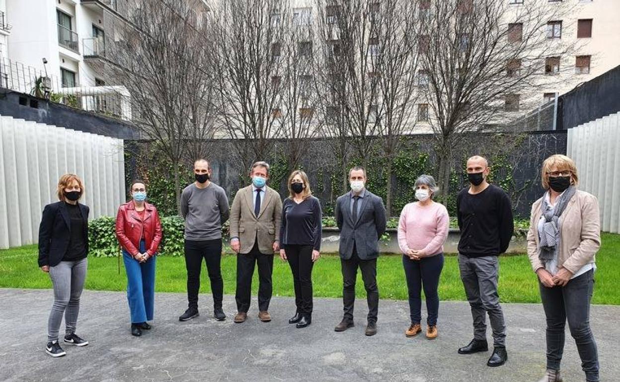 Joan den martxoan erakundeek eta Hekimenek hitzarmena beste hiru urterako berritu zuteneko argazkia.