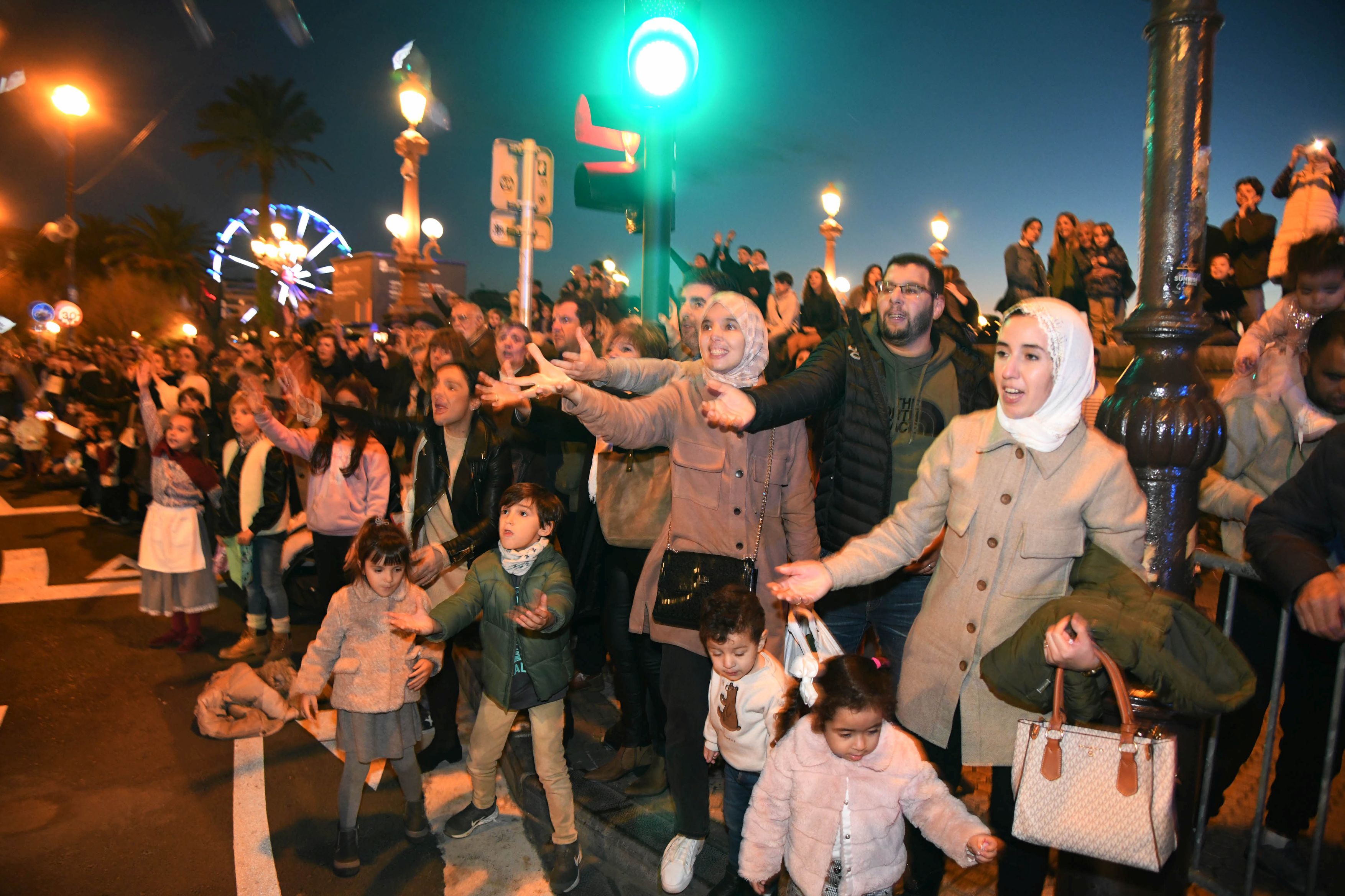 Olentzero y Mari Domingi, en el desfile de la tarde en Donostia.
