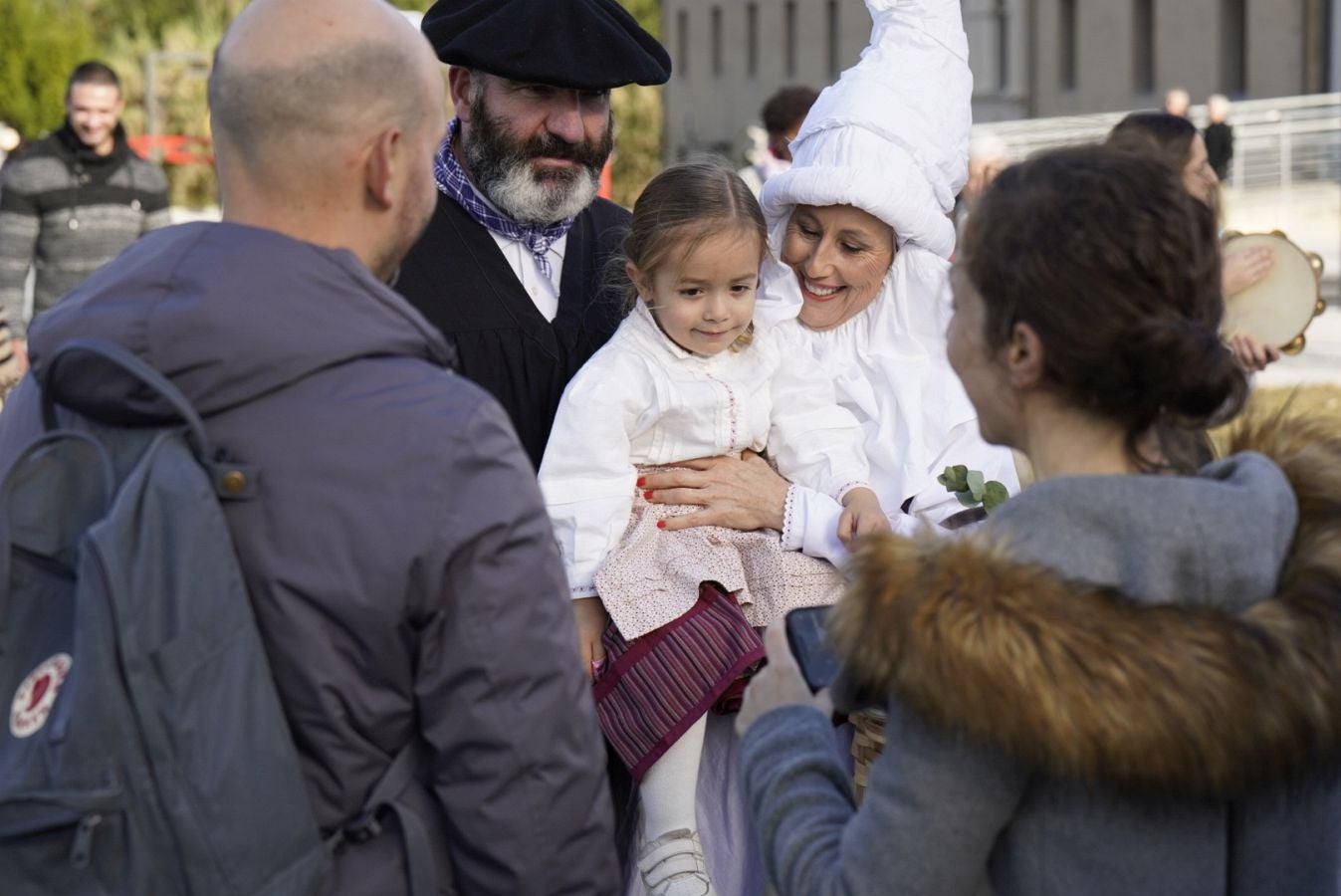 Fotos: Olentzero y Mari Domingui reparten ilusión en Donostia