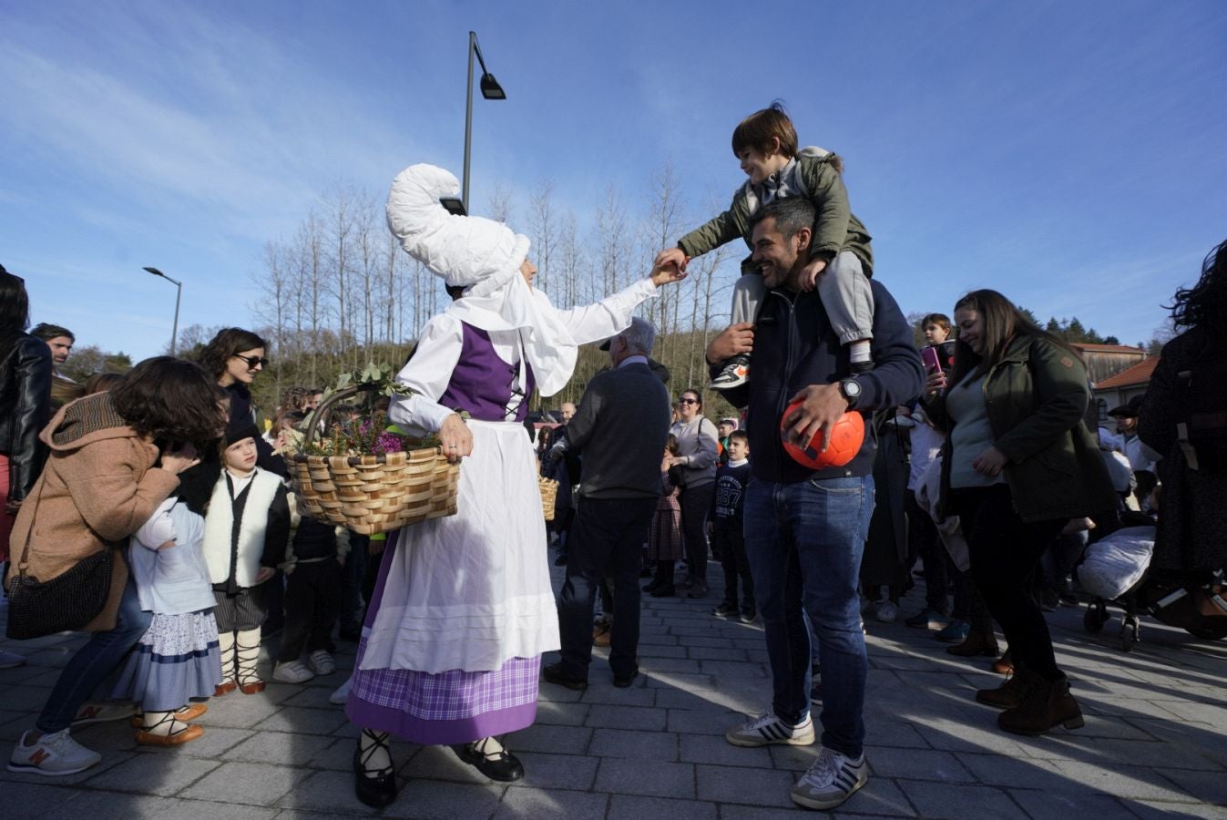 Fotos: Olentzero y Mari Domingui reparten ilusión en Donostia