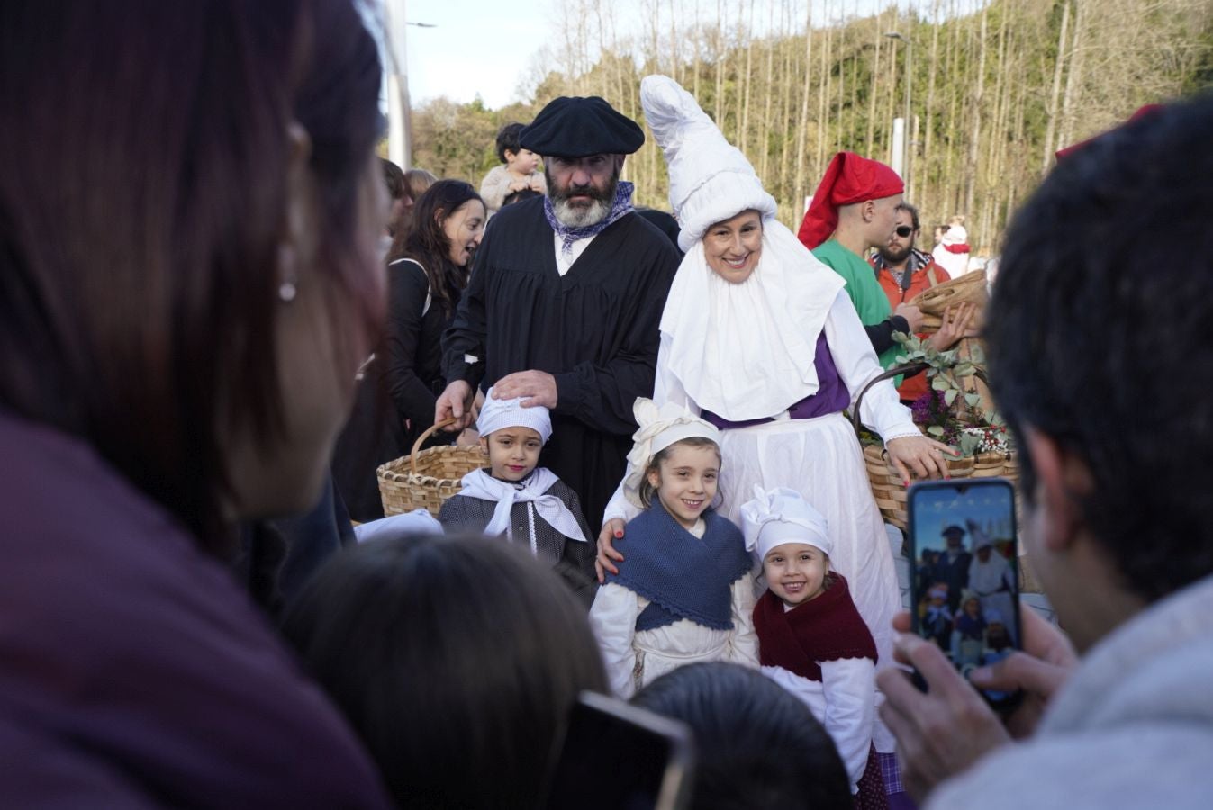 Fotos: Olentzero y Mari Domingui reparten ilusión en Donostia
