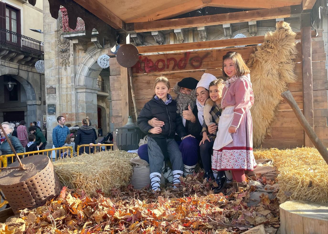 Fotos: Olentzero y Mari Domingi, en Oñati