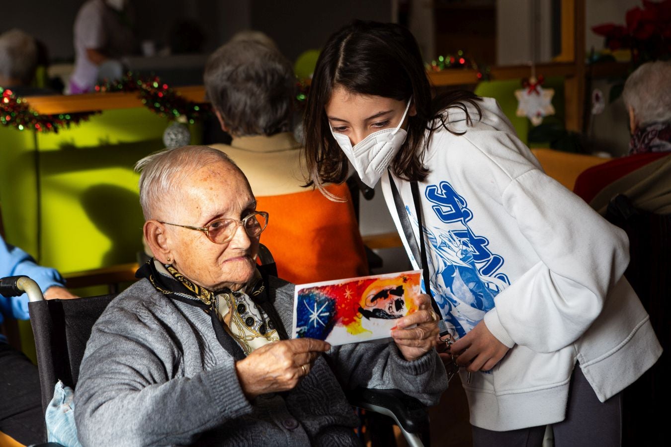 Fotos: Cartas que llevan la Navidad a la residencia de Andoain