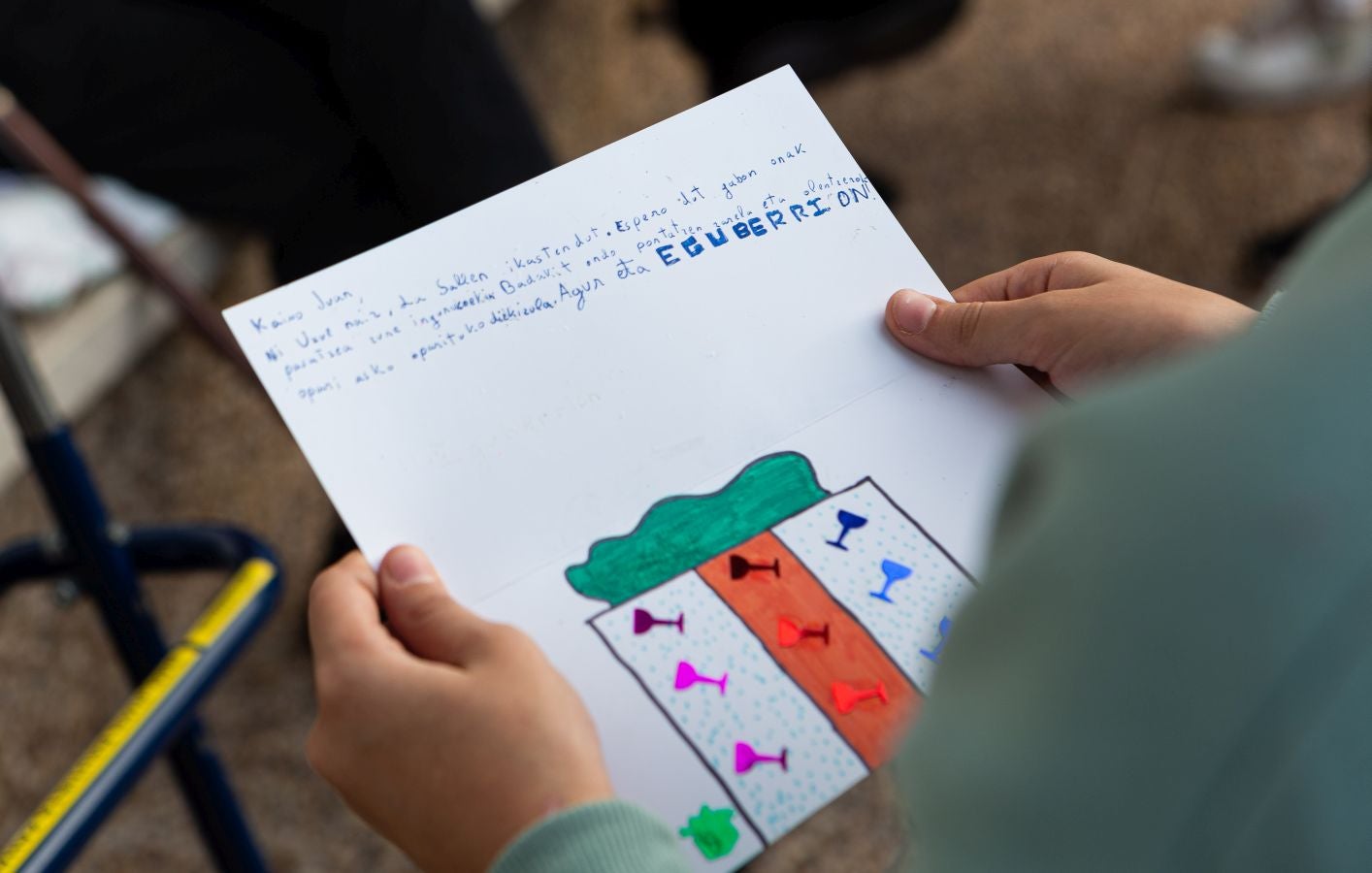 Fotos: Cartas que llevan la Navidad a la residencia de Andoain