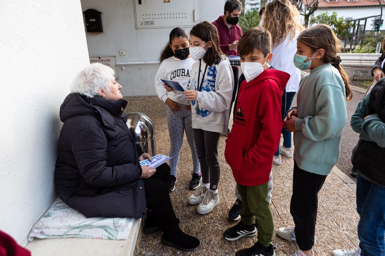 Fotos: Cartas que llevan la Navidad a la residencia de Andoain