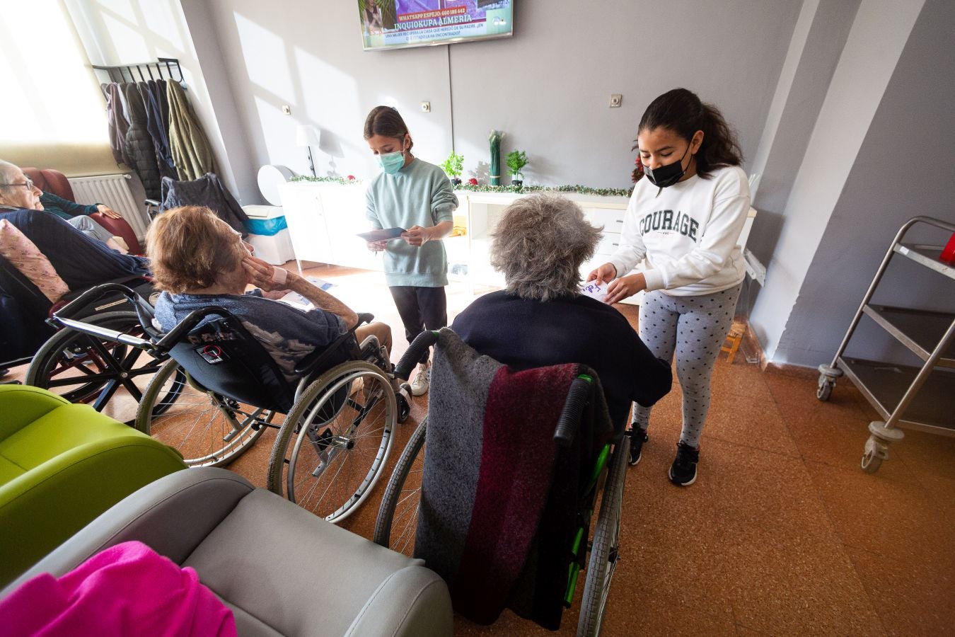 Fotos: Cartas que llevan la Navidad a la residencia de Andoain